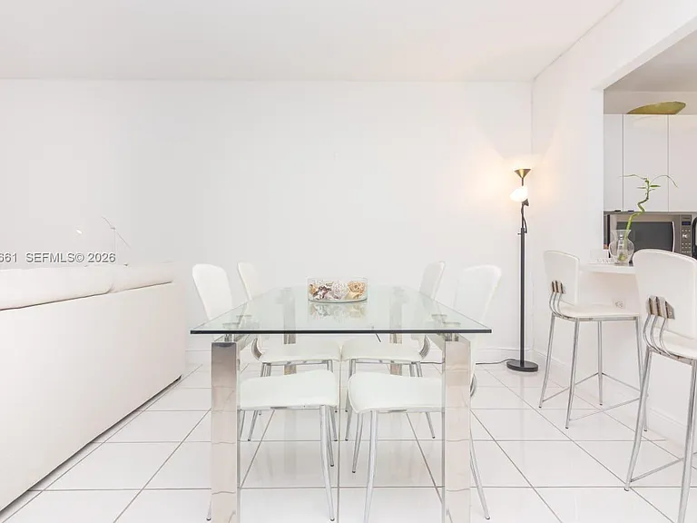 2301 Collins Ave #423 — Photo 3