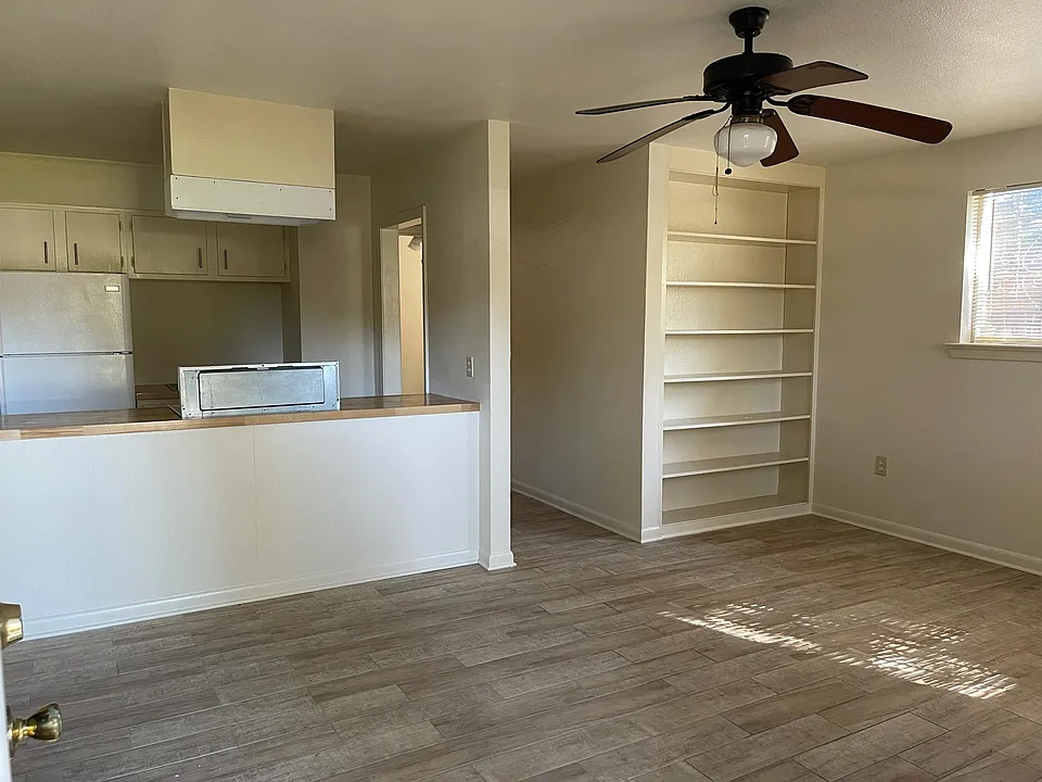 115 S Leo St #3