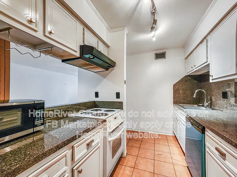 3131 Cummins St #15 — Photo 7