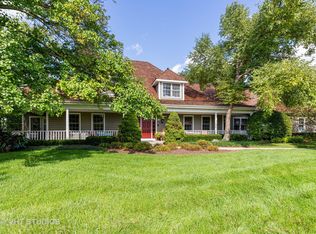 5611 Shadow Brook Ct, Libertyville, IL 60048