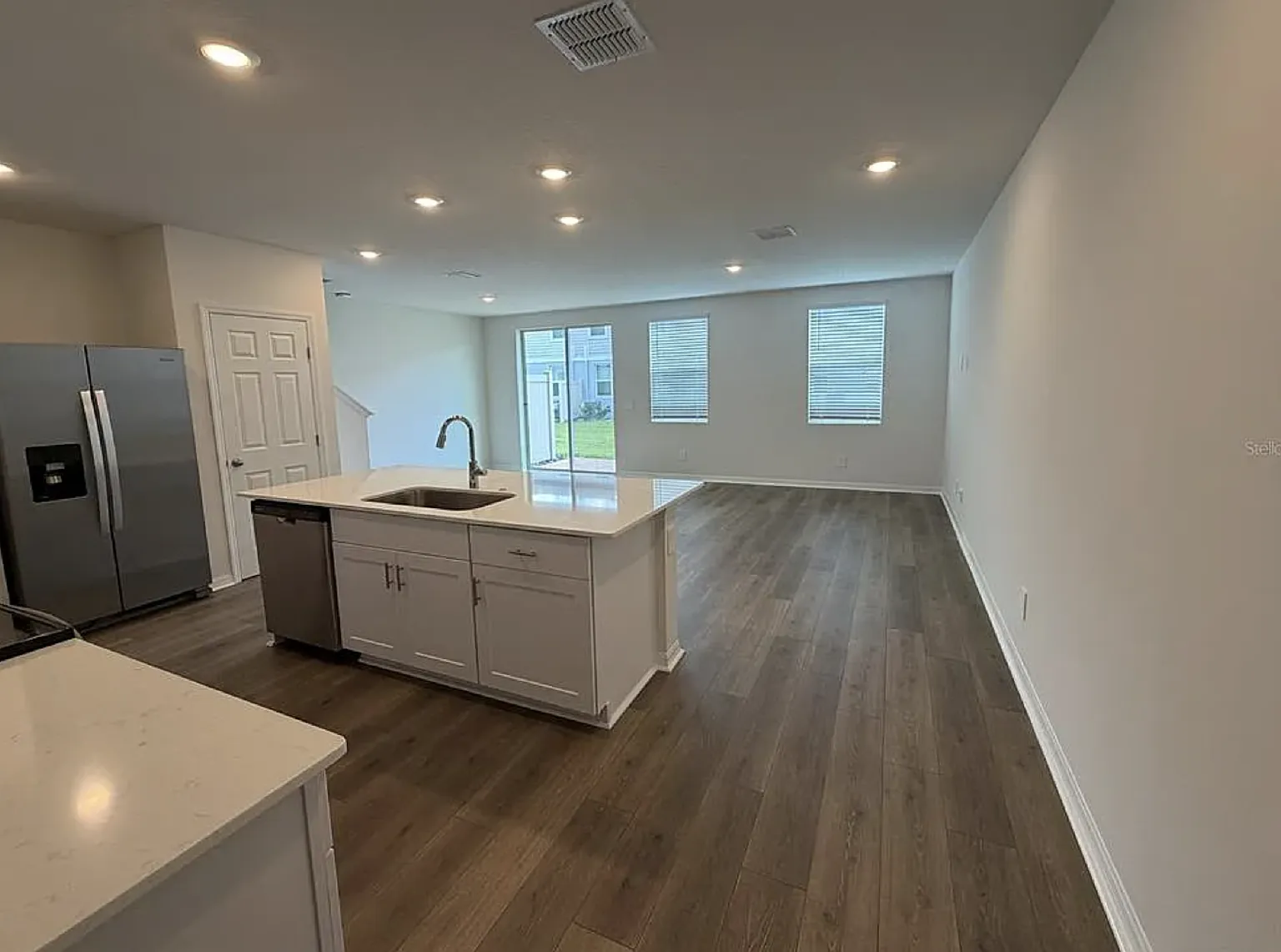 3 bed, 2.5 bath, 1566 sqft, $2,200 — Photo 2