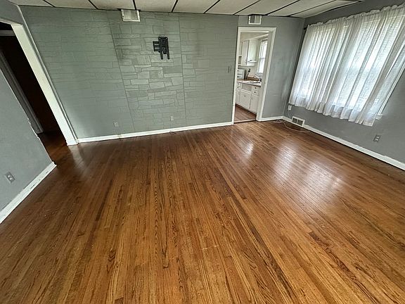 5th image of 8220 Gordon Dr