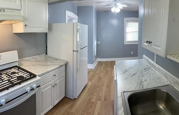 3rd image of 2103 Bradley Ave