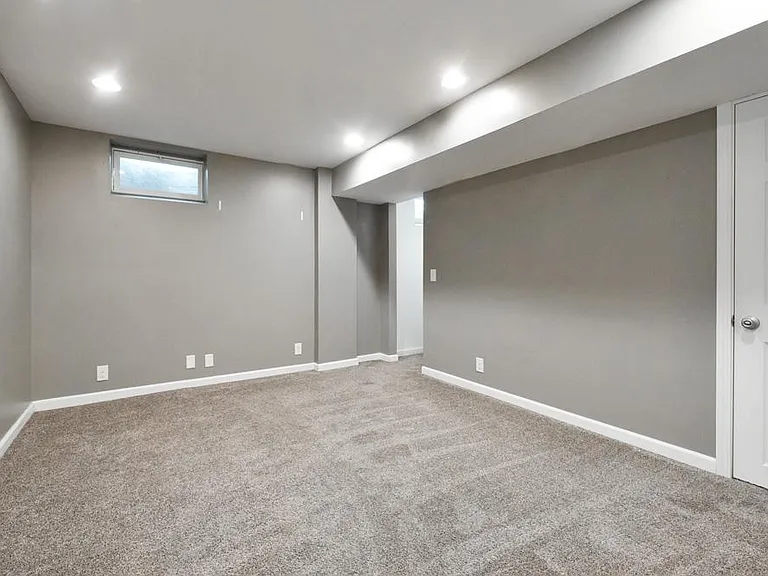 1018 S 114th St — Photo 24