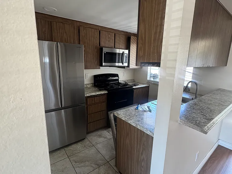 983 Amistad Pl #D — Photo 5