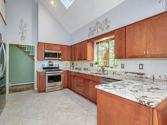 4th image of 55 Peterson Circle