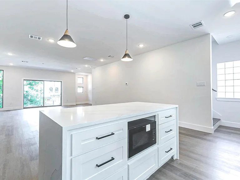 5638 Dolores St — Photo 7