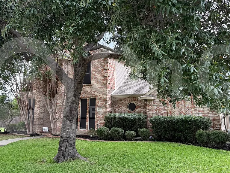 923 Granview Dr — Photo 3