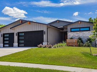 14628 Sutton Dr, Urbandale, IA 50323