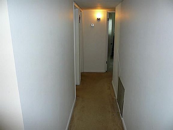4th image of 1226 Hillwood Dr