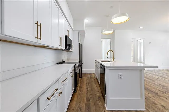2 bed, 2.5 bath, 1040 sqft, $2,400 — Photo 3
