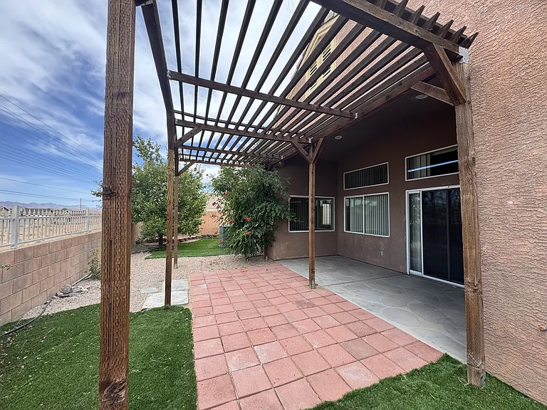 3411 Rosewood St — Photo 9