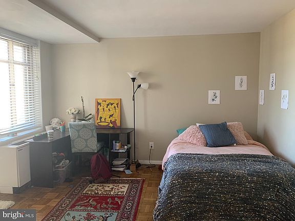 5th image of 940 25th St NW APT 811
