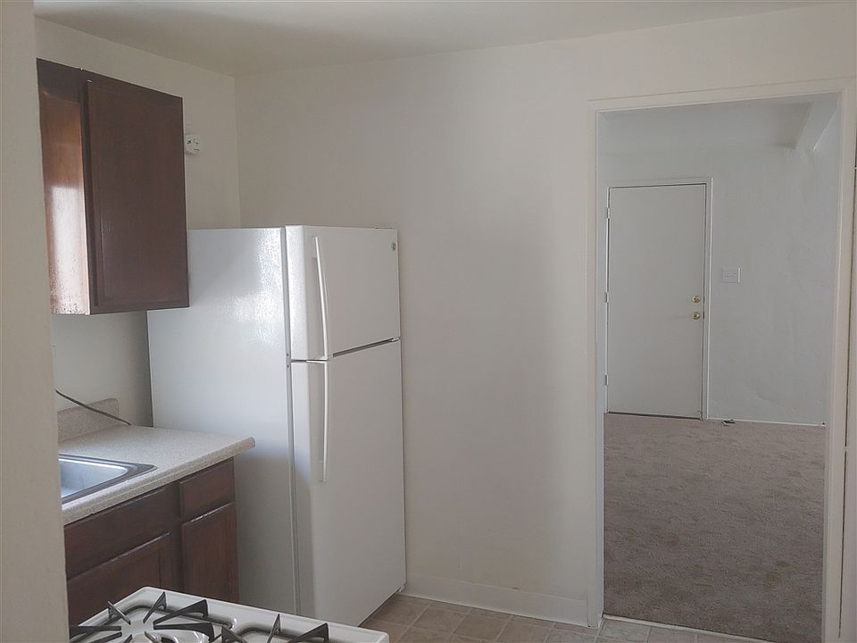 1st image of 4024 Ingraham St APT B