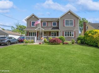 2976 Ruth Rd, Wantagh, NY 11793