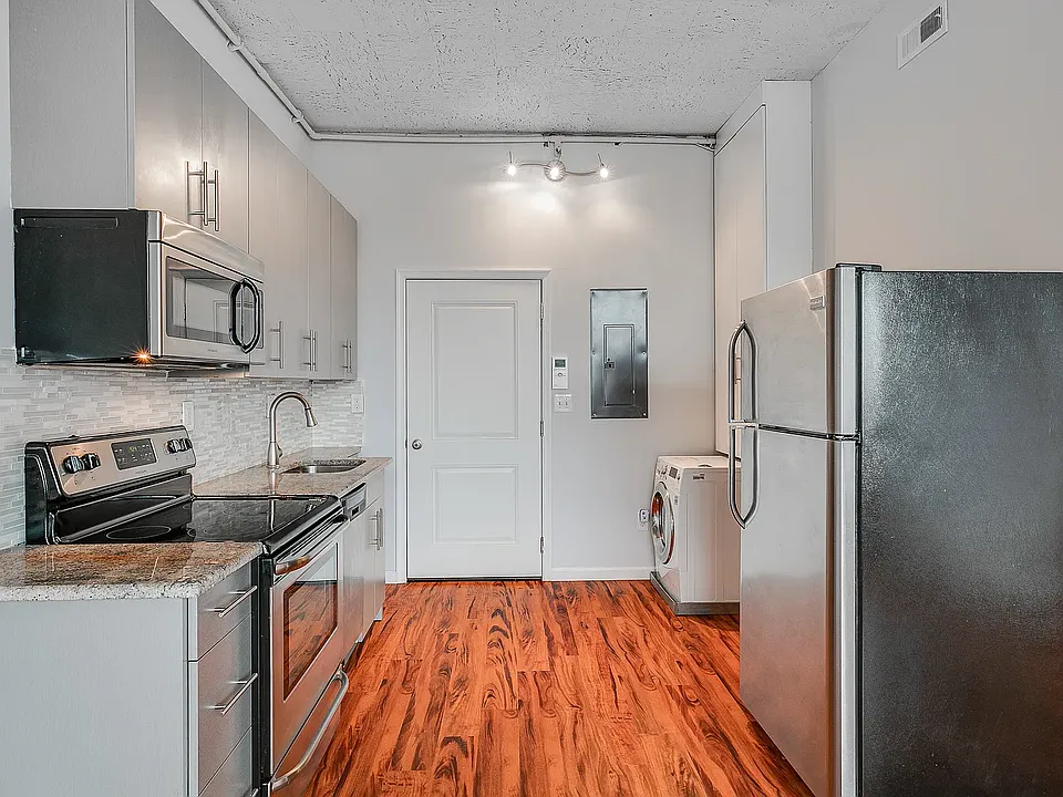 2029 Montrose St #303