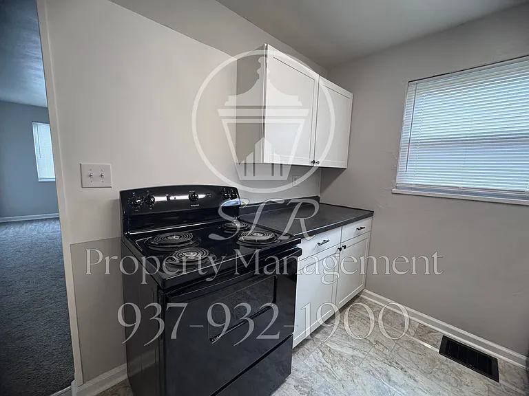 420 E Siebenthaler Ave — Photo 8