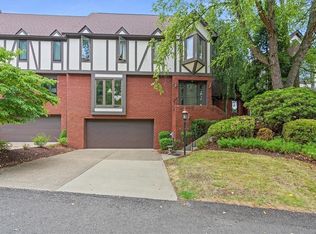 451 Dover Dr, Pittsburgh, PA