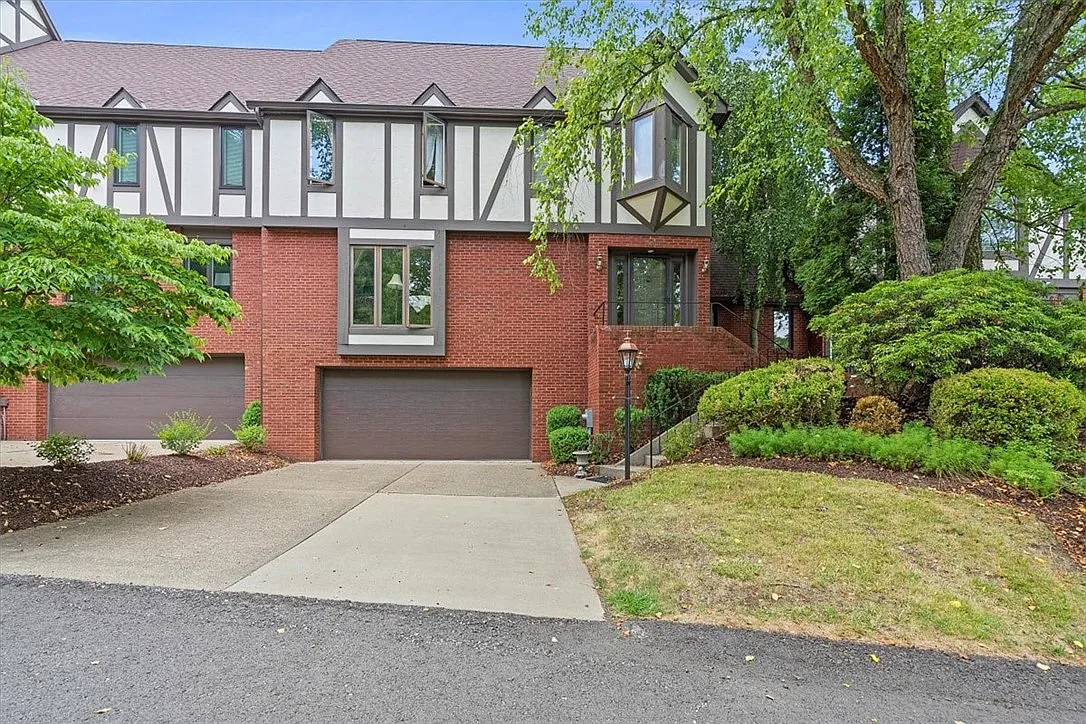 451 Dover Dr photo 1