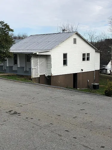 111 Bayberry St Photo 1