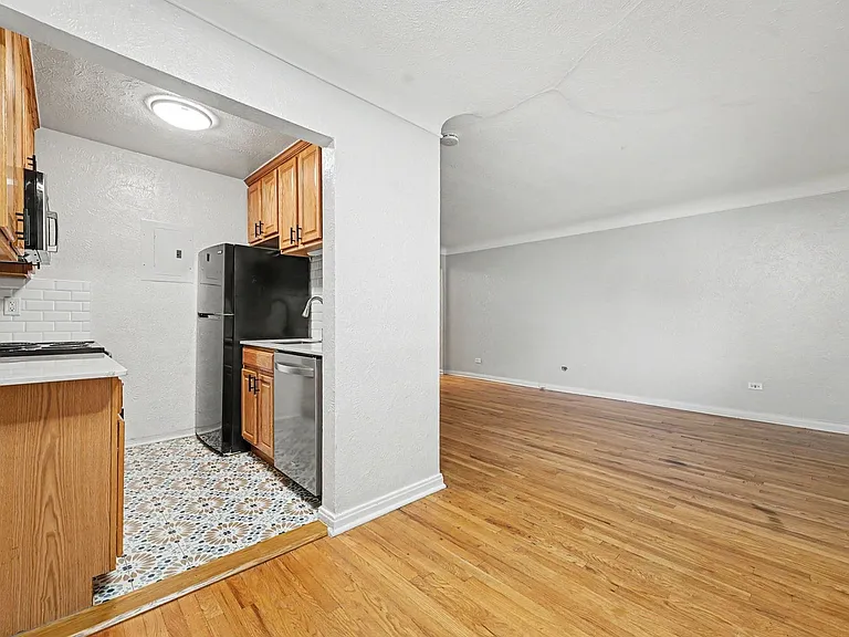 733 E 2nd Ave #105 — Photo 12