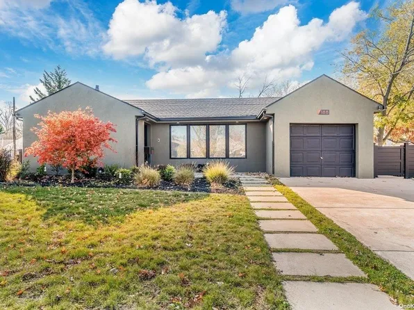 188 Surrey Commons, Lynbrook, NY 11563