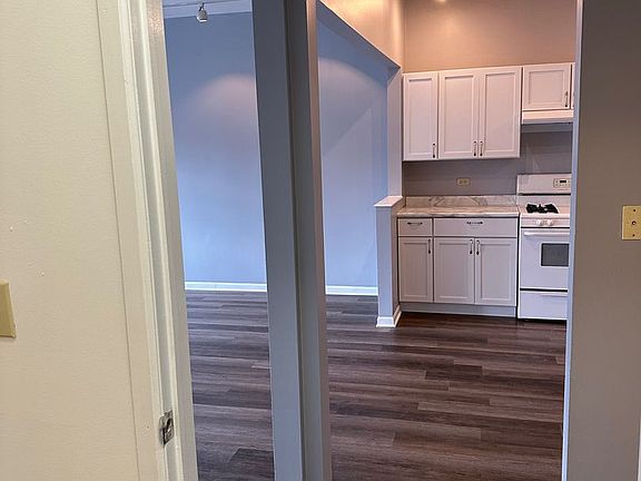 3rd image of 2302 W Touhy Ave #2