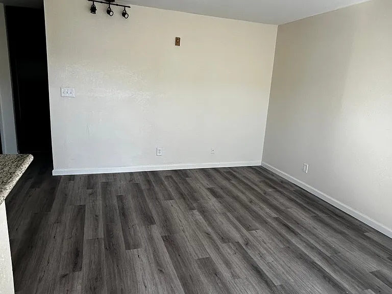 347 Roosevelt St #7A — Photo 5