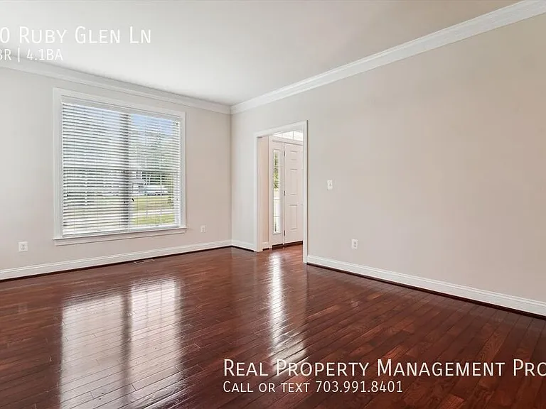 70 Ruby Glen Ln — Photo 24