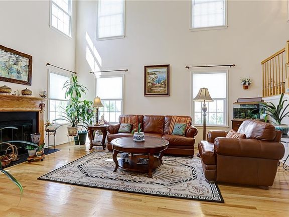 4th image of 25 Bearsley Dr