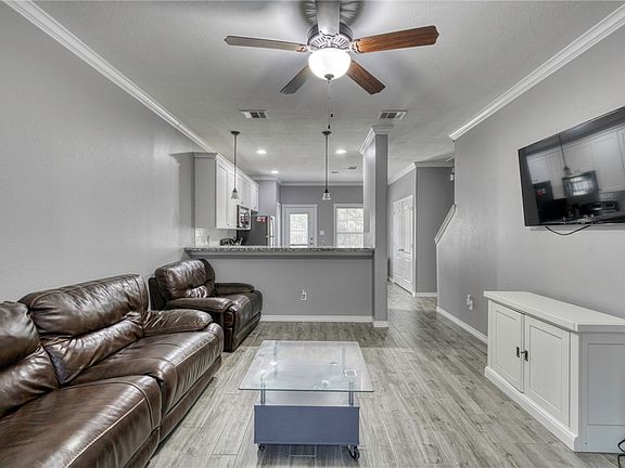5th image of 301 Parkway #303
