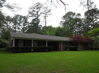 117 Veterans Memorial Dr, Kosciusko, MS 39090