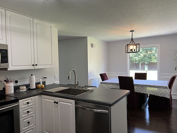 3rd image of 1038 Fisk Park Dr
