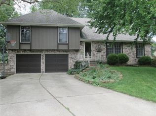 402 NE Wild Plum Ct, Lees Summit, MO 64086