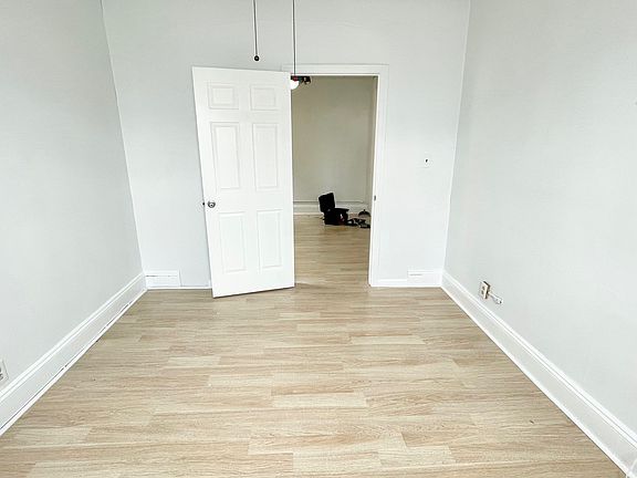 4th image of 186 Boyd Ave