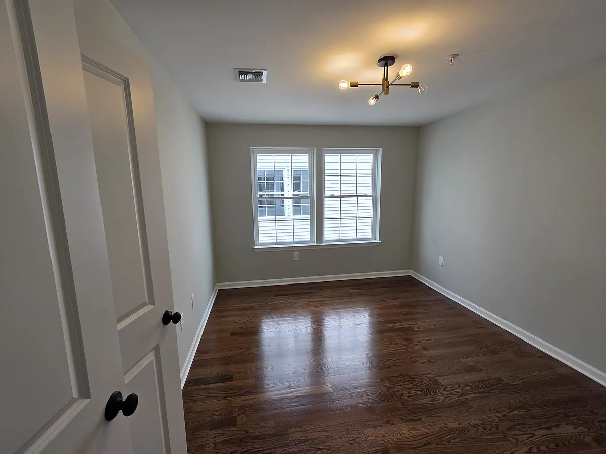 Building Photo - 136 Littleton Ave #2