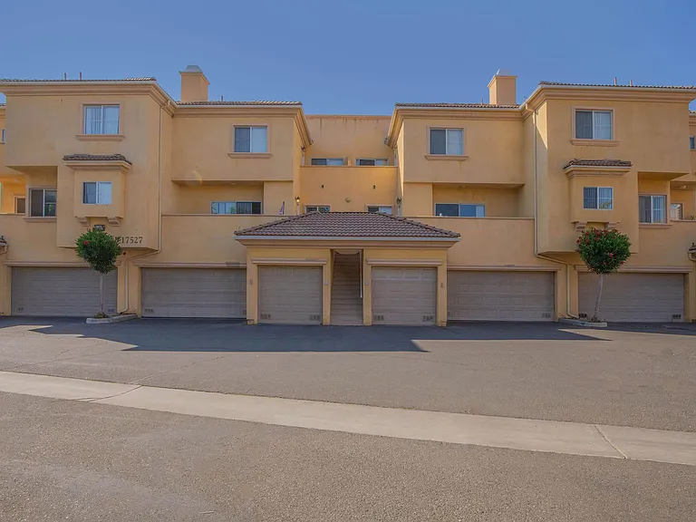 Colony Townhomes — Photo 38