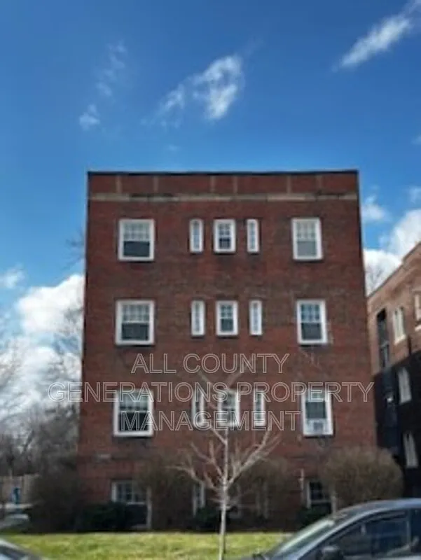 2 bed, 1.0 bath, $875 — Photo 1