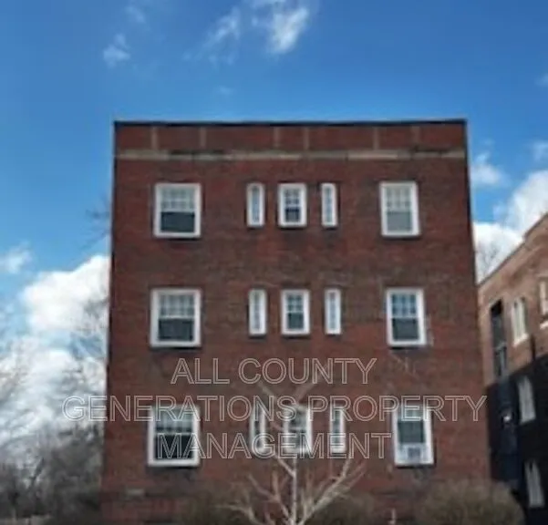 2932 S Moreland Blvd #2 — Photo 1