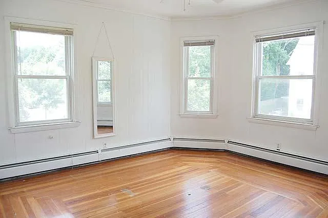 129 Benevolent St — Photo 12