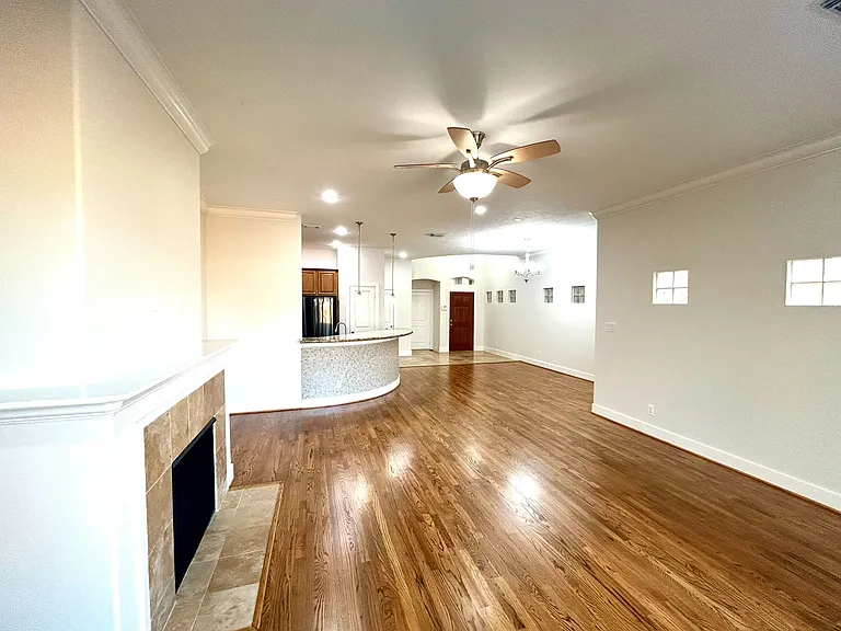 5127 Oasis Park — Photo 3