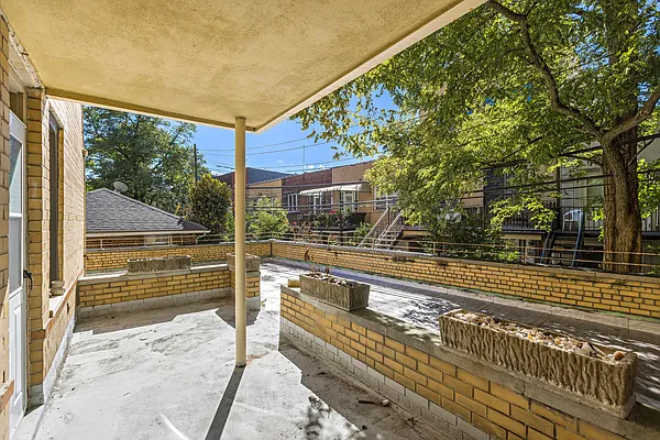 Sold by Thomas Lipovetsky, LREB | media 29