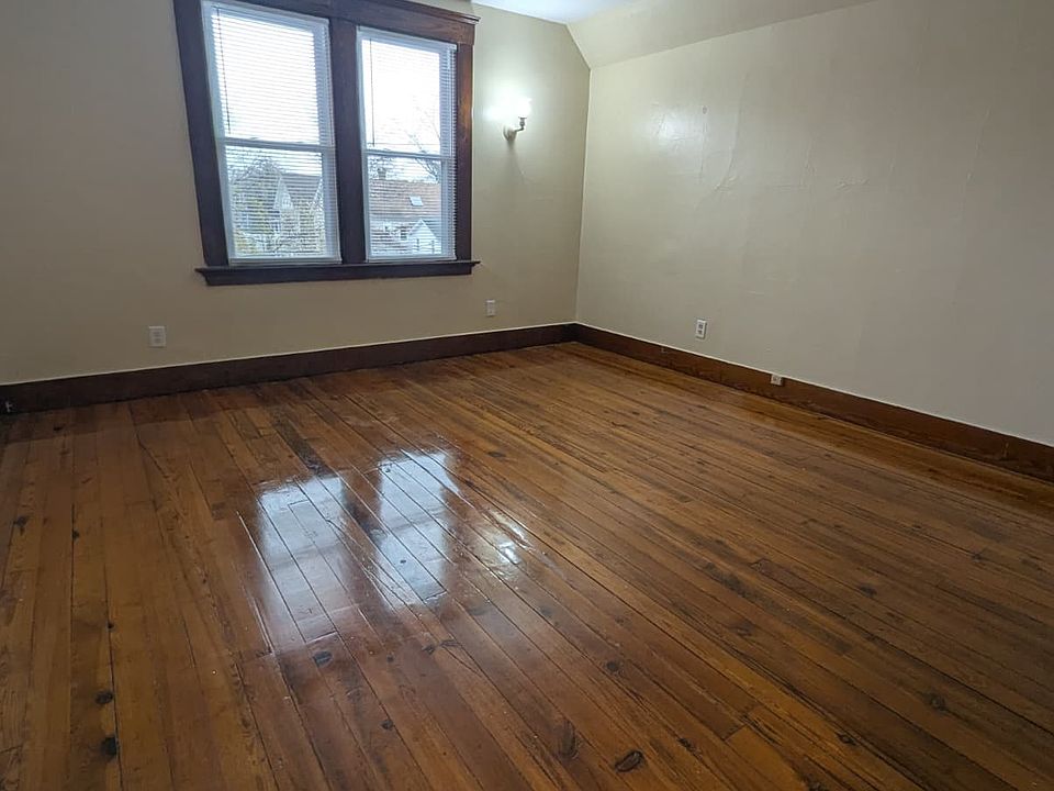 1st image of 94 Hobart St #33