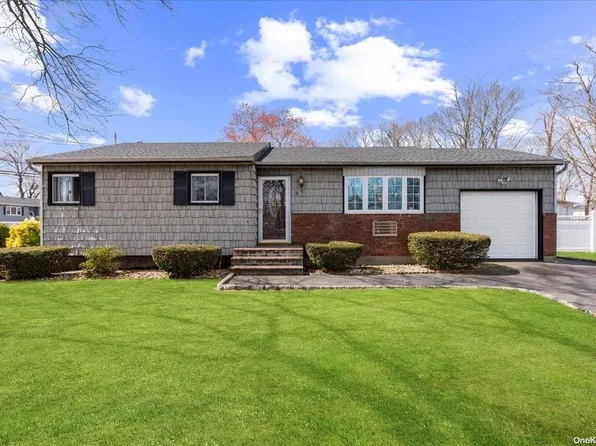 2 Bismark Place, Amityville, NY 11701