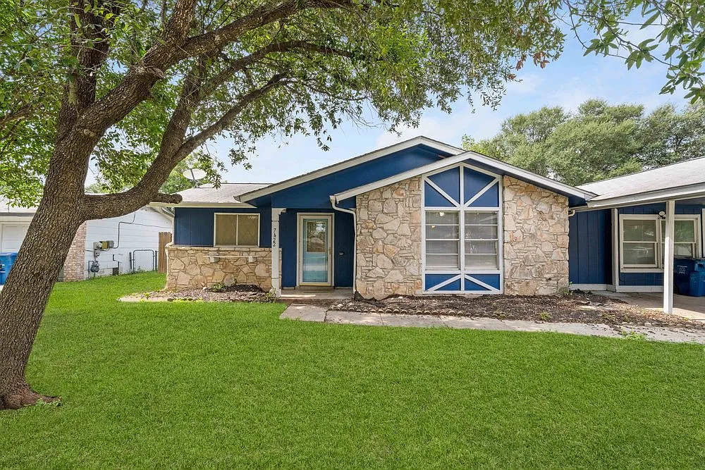 Charming 4-Bed Home with Fenced Yard and Private Patio in San Antonio 7422 Stonehouse Dr — Photo 2
