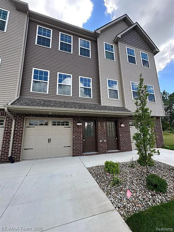 2 bed, 2.5 bath, 1492 sqft, $2,300 — Photo 1