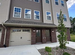1654 Pinecroft Ln, Howell, MI 48855