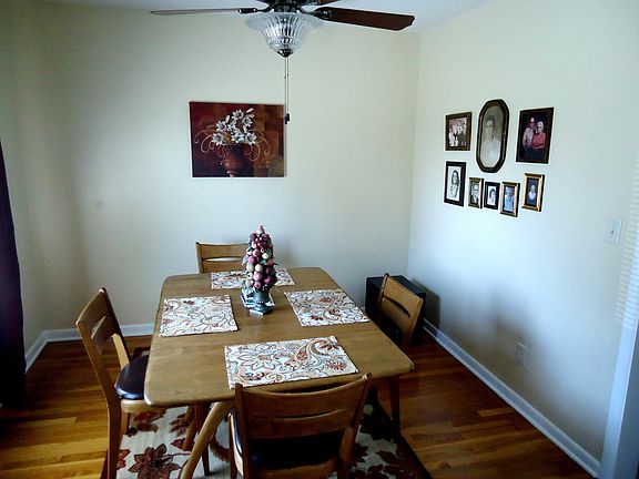 3rd image of 25 Hilltop Dr