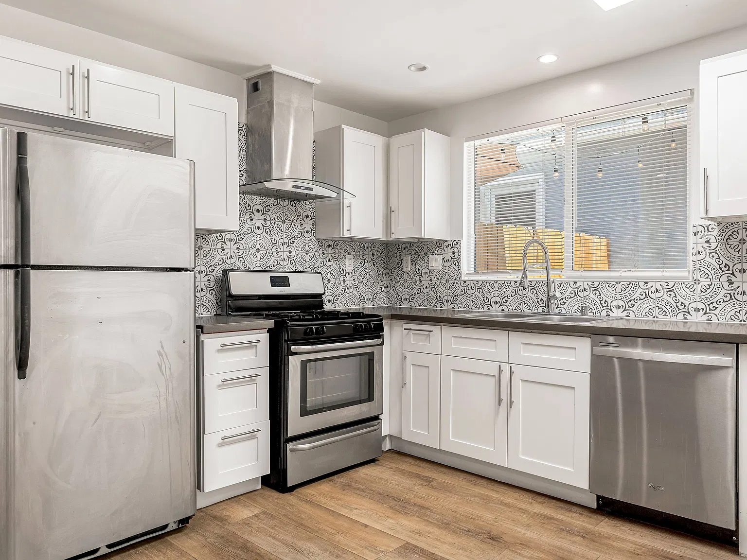 6731 Amigo Ave — Photo 4