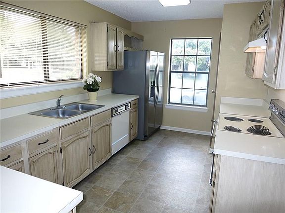 5th image of 410 Creekmeadow Ln